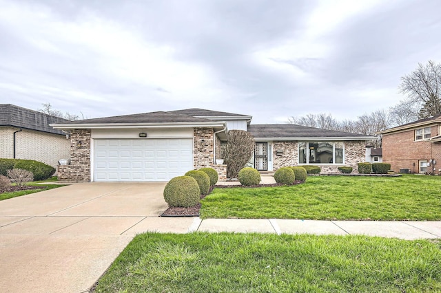 view of front of home featuring a front yard, brick siding, driveway, and an attached garage