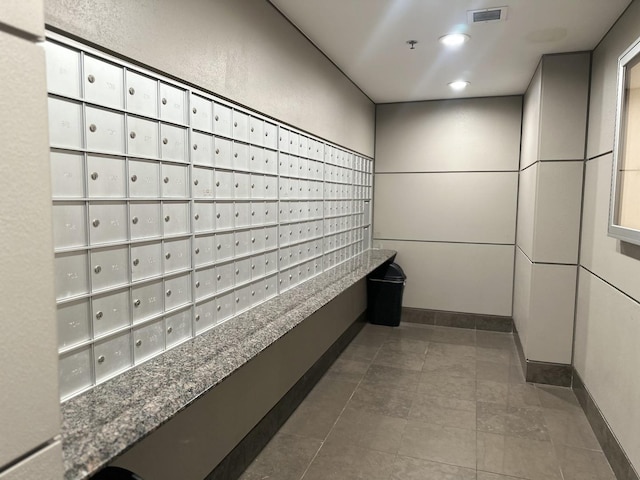 600 N Dearborn St Unit 710, Chicago, IL 60654 - surrounding community with visible vents and mail area
