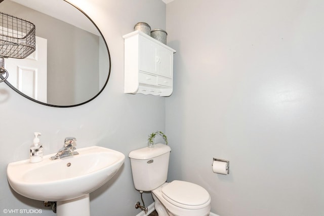 305 Fairmont Ct Unit 305, Saint Charles, IL 60175 - bathroom featuring baseboards and a sink
