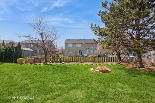 view of yard featuring fence