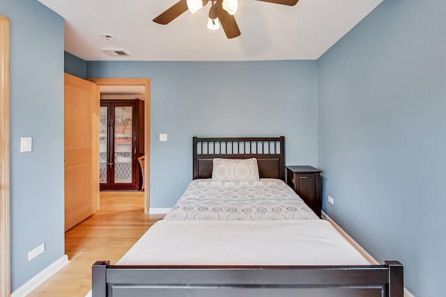 2609 Eisenhower Dr, Des Plaines, IL 60018 - bedroom featuring light wood-style floors and a ceiling fan