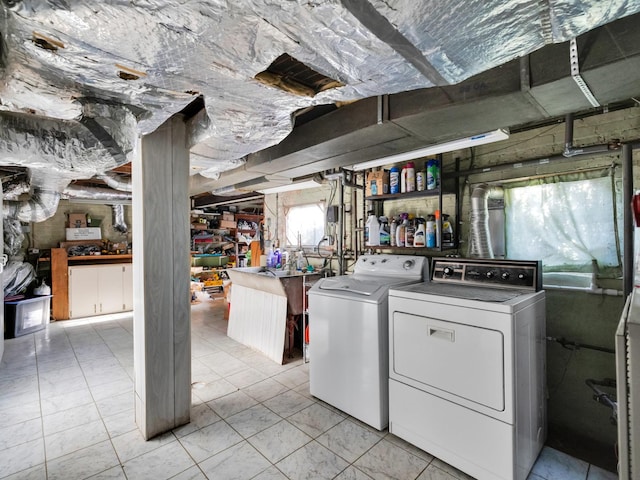 8209 N Oleander Ave, Niles, IL 60714 - laundry area with washer and clothes dryer and laundry area