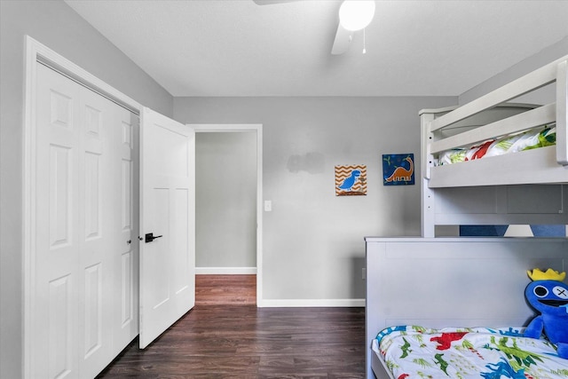 bedroom featuring dark wood-style flooring, baseboards, and a ceiling fan