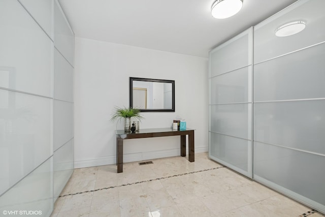1115 S Vail Ave, Arlington Heights, IL 60005 - corridor featuring baseboards