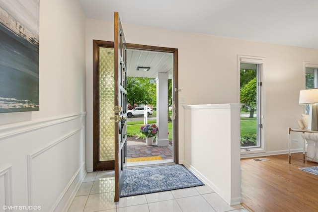 1115 S Vail Ave, Arlington Heights, IL 60005 - foyer with baseboards