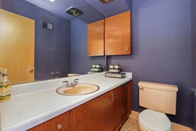 5770 N Forest Glen Ave, Chicago, IL 60646 - half bathroom featuring vanity, visible vents, and toilet