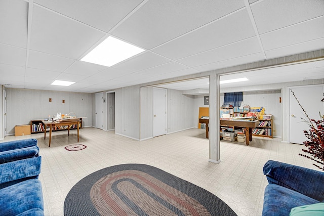 living area featuring a drop ceiling