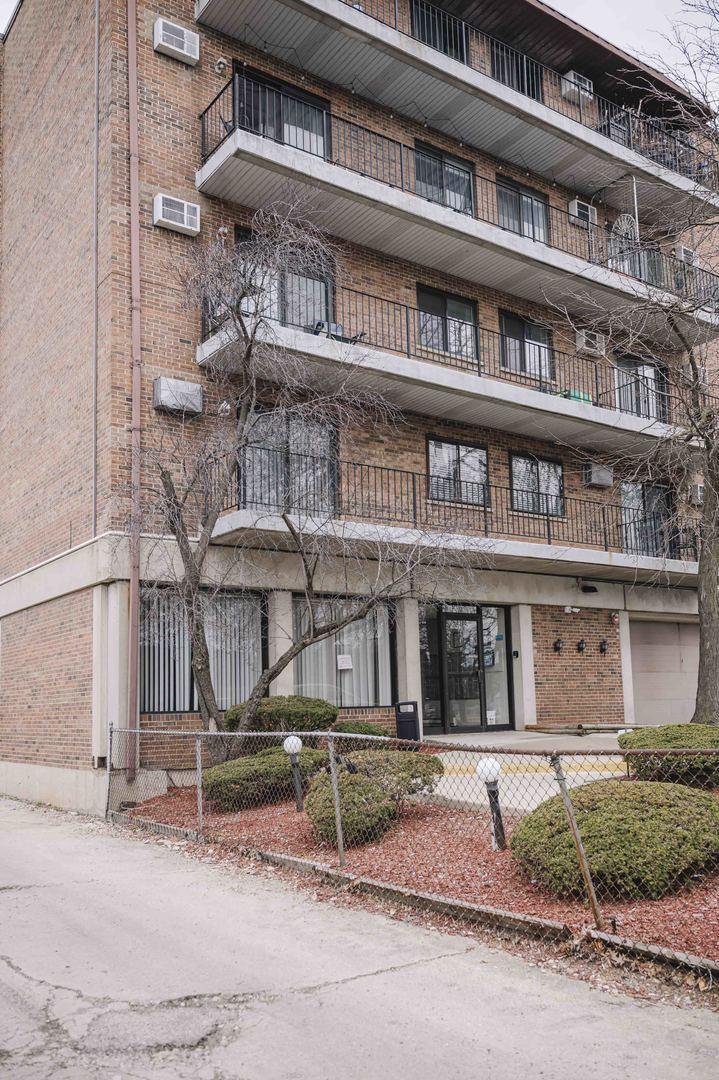 2320 N Nordica Ave Unit 112D, Chicago, IL 60707 - view of property with a wall mounted air conditioner and a fenced front yard