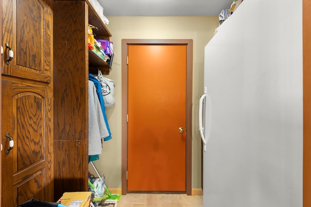 8712 W 121st St, Palos Park, IL 60464 - entryway with baseboards