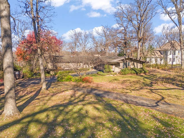 8712 W 121st St, Palos Park, IL 60464 - view of green lawn