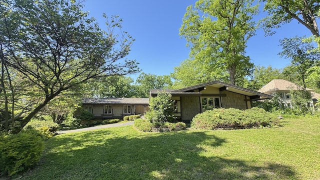 8712 W 121st St, Palos Park, IL 60464 - view of front of property featuring a front lawn