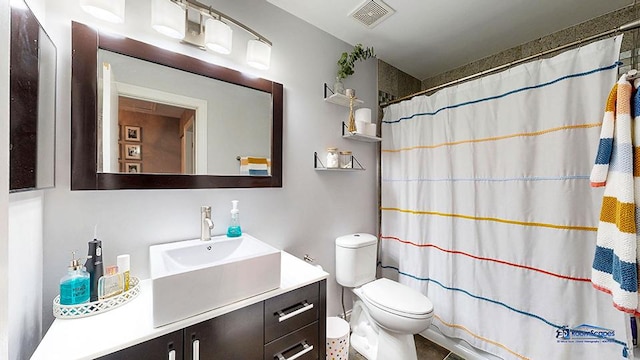 514 E Thornhill Ln, Palatine, IL 60074 - full bath featuring toilet, curtained shower, vanity, and visible vents