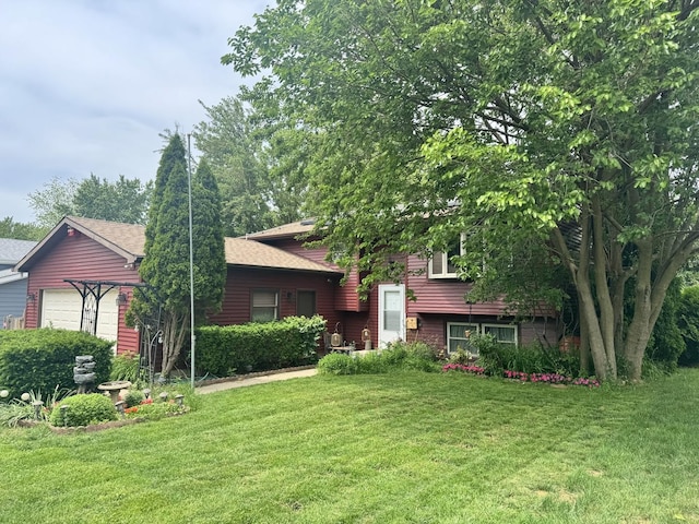 view of front facade with an attached garage and a front yard