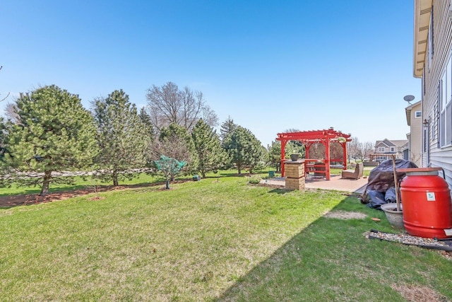 view of yard featuring a pergola