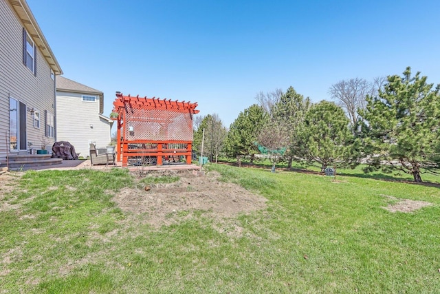 view of yard featuring a pergola