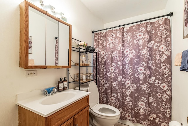 full bath featuring curtained shower, vanity, and toilet