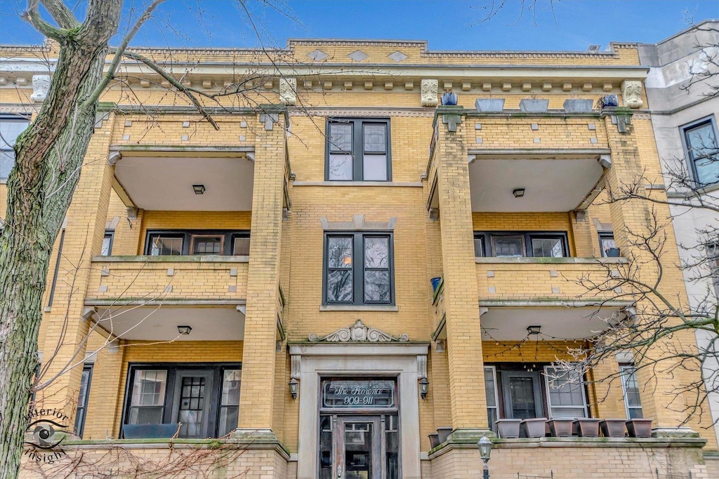 909 W Gunnison St Unit 2E, Chicago, IL 60640 - view of building exterior