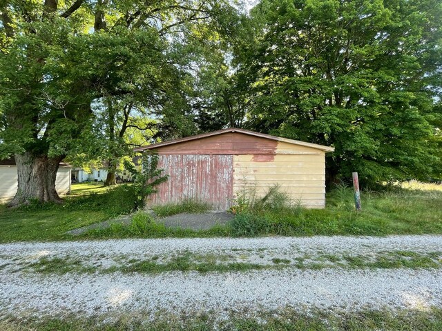 608 S Elm St, Villa Grove, IL 61956 - view of outdoor structure featuring an outdoor structure
