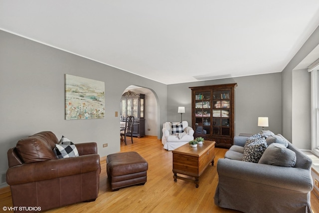 1900 Buckingham Rd, Mundelein, IL 60060 - living area featuring arched walkways and light wood finished floors