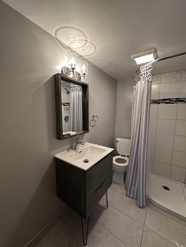 full bathroom featuring a tile shower, toilet, a chandelier, vanity, and tile patterned flooring