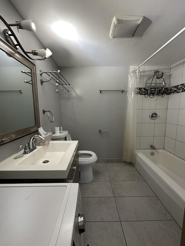 bathroom featuring baseboards, toilet, shower / bath combo with shower curtain, vanity, and tile patterned floors