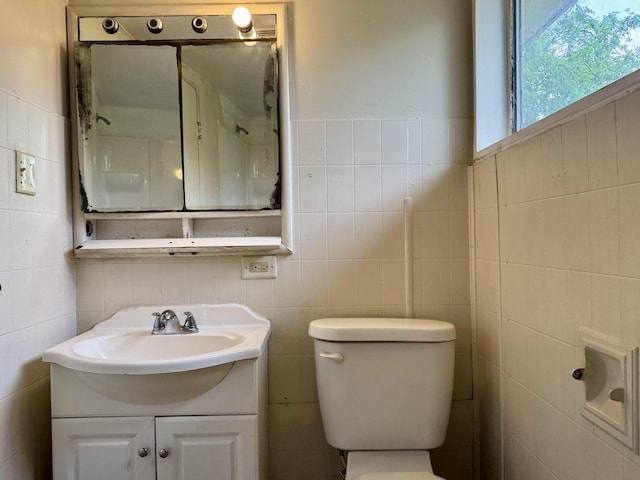 311 Seneca St, Park Forest, IL 60466 - bathroom with tile walls, toilet, and vanity