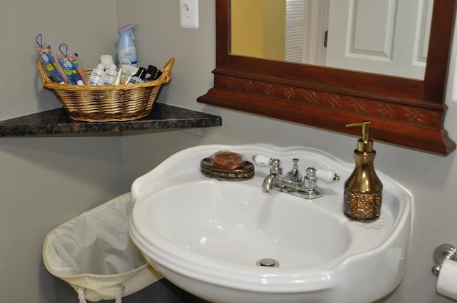 room details featuring a sink