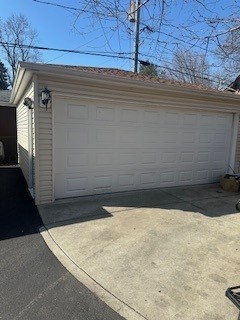 view of detached garage