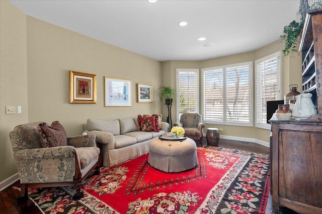 living area featuring recessed lighting, wood finished floors, and baseboards