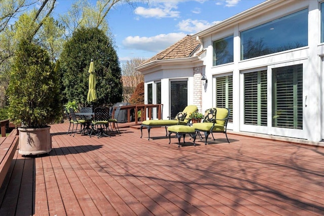 deck featuring outdoor dining space