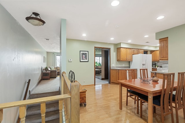 dining space featuring recessed lighting, light wood-type flooring, and baseboards