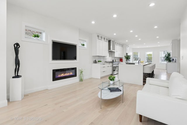 7440 S Oglesby Ave, Chicago, IL 60649 - living room featuring recessed lighting, light wood-style floors, baseboards, and a glass covered fireplace