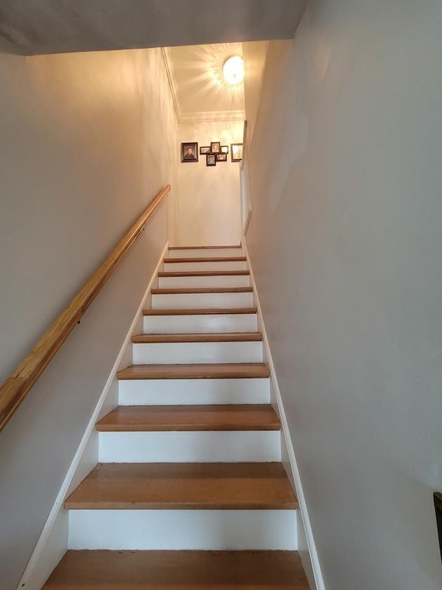 8416 Mccormick Blvd, Skokie, IL 60076 - view of staircase