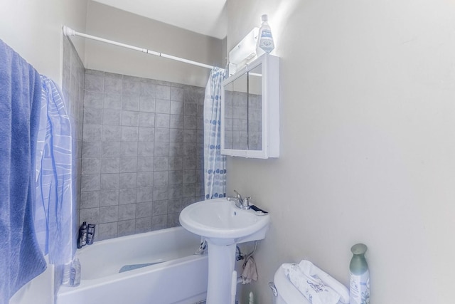 4026 N Kimball Ave, Chicago, IL 60618 - full bath featuring shower / tub combo and a sink