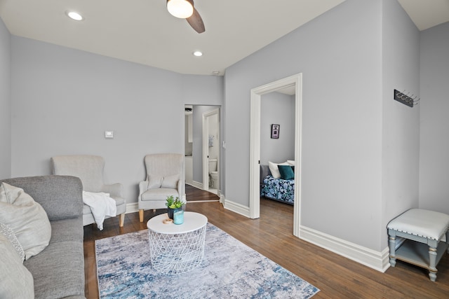 living area featuring wood finished floors, ceiling fan, baseboards, and recessed lighting