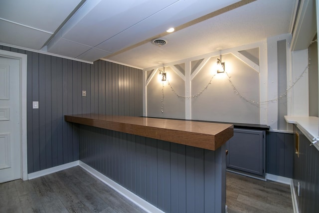bar with wainscoting, visible vents, and dark wood finished floors