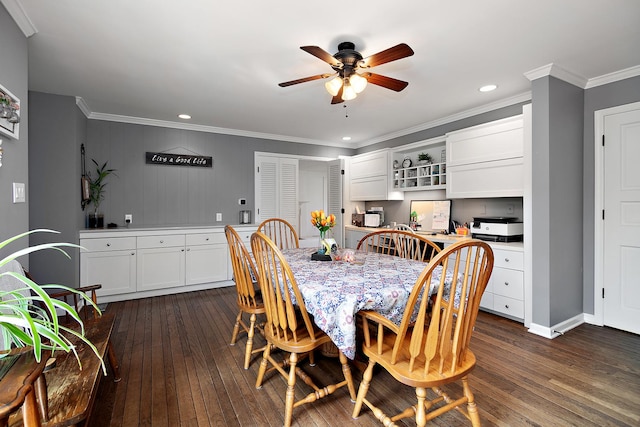 dining room with ceiling fan, recessed lighting, dark wood-type flooring, and ornamental molding