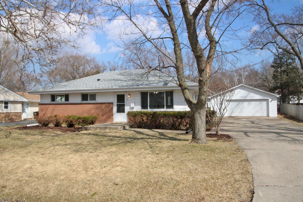 19 Crescent Rd, Lake Zurich, IL 60047 - single story home featuring brick siding, a front lawn, and a detached garage