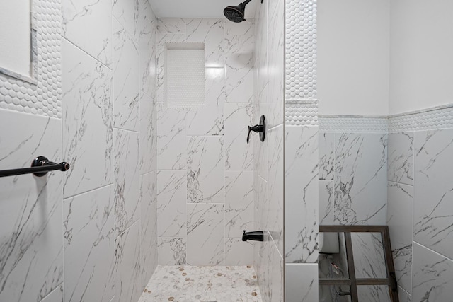 bathroom featuring tiled shower