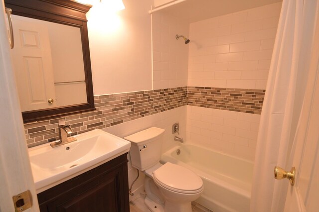 1227 S Harlem Ave Unit 511, Berwyn, IL 60402 - full bath featuring shower / tub combo, toilet, and vanity
