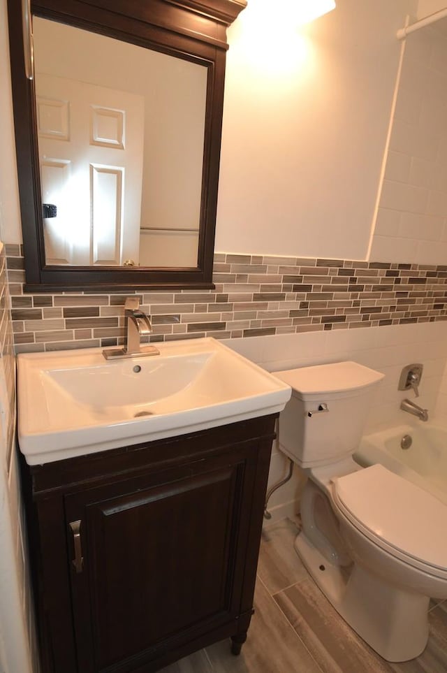 1227 S Harlem Ave Unit 511, Berwyn, IL 60402 - full bath with shower / washtub combination, tile walls, toilet, vanity, and wood finished floors