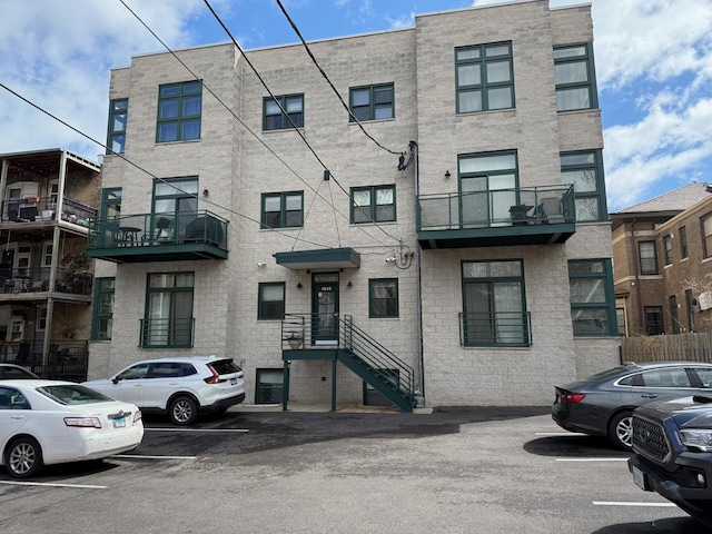view of front of property featuring uncovered parking
