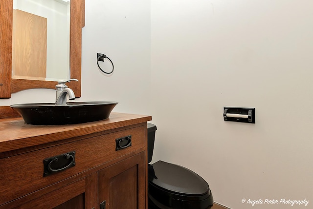 35850 N Benjamin Ave, Ingleside, IL 60041 - bathroom featuring vanity and toilet