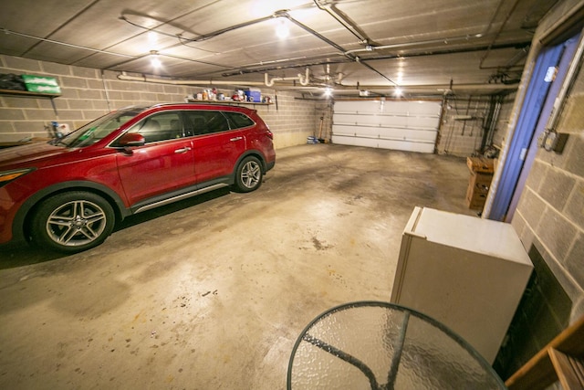 garage featuring concrete block wall