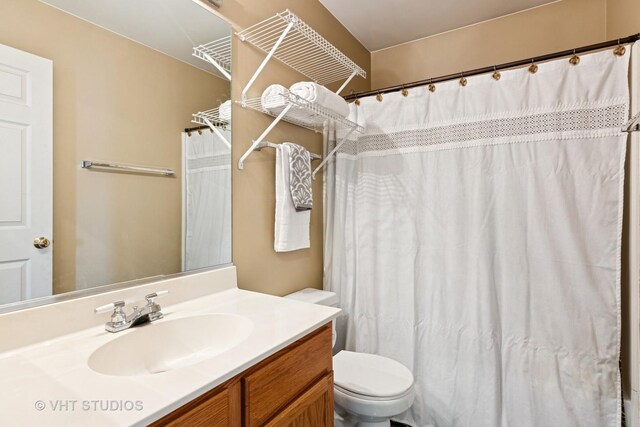 271 Valley Forge Ave, South Elgin, IL 60177 - full bathroom with a shower with shower curtain, toilet, and vanity