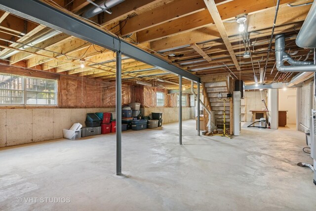271 Valley Forge Ave, South Elgin, IL 60177 - below grade area with a healthy amount of sunlight