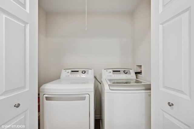 1529 E Arbor Ln, Arlington Heights, IL 60004 - laundry area featuring washer and dryer