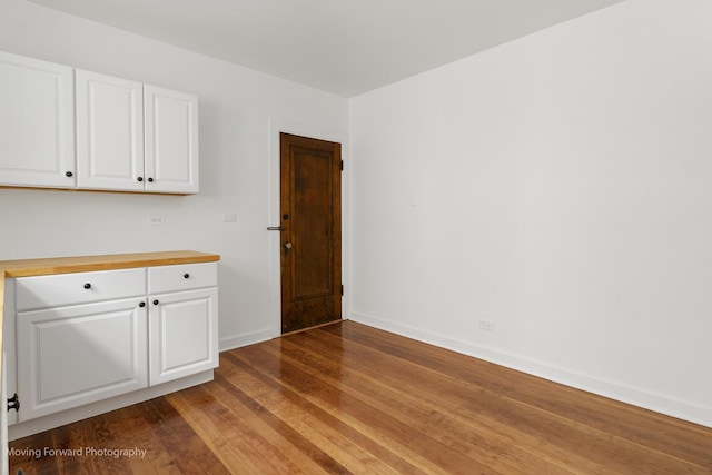 1916 Kenilworth Ave, Berwyn, IL 60402 - interior space featuring wood finished floors and baseboards