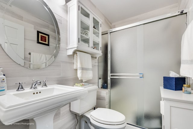 2219 Barrett Dr, Algonquin, IL 60102 - bathroom featuring backsplash, a stall shower, and tile walls