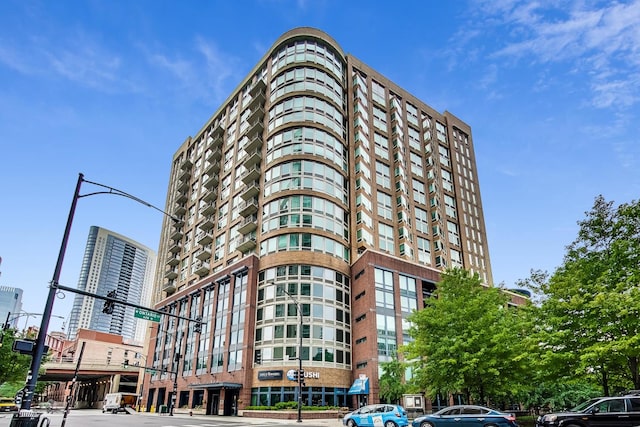 600 N Kingsbury St Unit 1612, Chicago, IL 60654 - view of property featuring a view of city